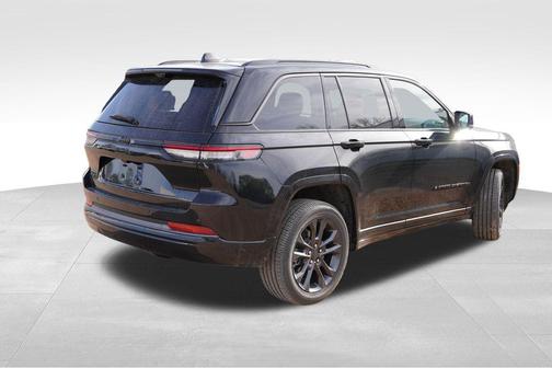 Diamond Black Crystal Pearlcoat 2026 Jeep Grand Cherokee Limited