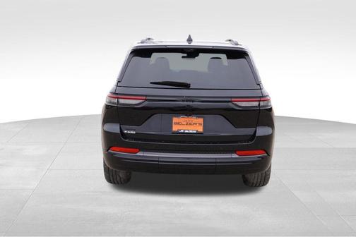 Diamond Black Crystal Pearlcoat 2026 Jeep Grand Cherokee Limited