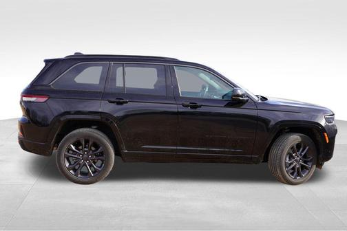 Diamond Black Crystal Pearlcoat 2026 Jeep Grand Cherokee Limited
