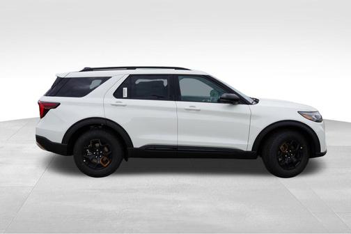 Star White Metallic Tri-Coat 2026 Ford Explorer Tremor