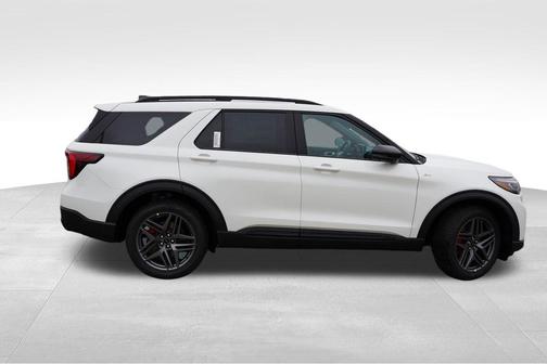 Star White Metallic Tri-Coat 2026 Ford Explorer ST-Line