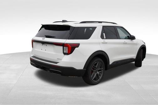 Star White Metallic Tri-Coat 2026 Ford Explorer ST-Line