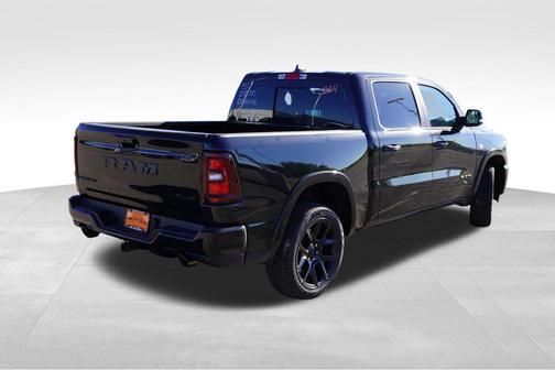 Diamond Black Crystal Pearlcoat 2026 RAM 1500 Laramie