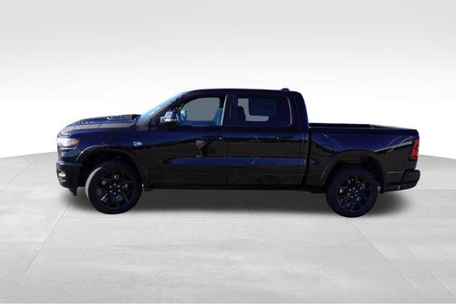 Diamond Black Crystal Pearlcoat 2026 RAM 1500 Laramie