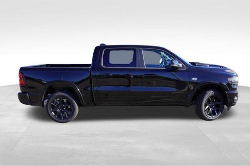 Diamond Black Crystal Pearlcoat 2026 RAM 1500 Laramie