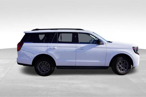 Oxford White 2025 Ford Expedition Active