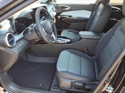 Mosaic Black Metallic 2026 Chevrolet Trax LT