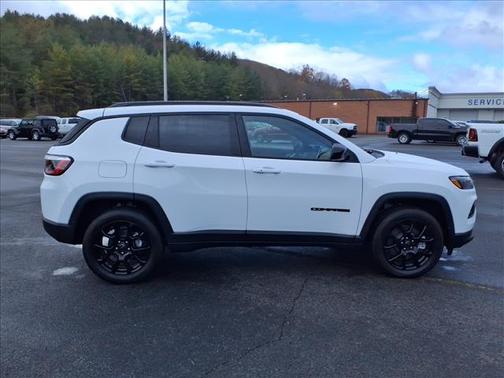 2026 Jeep Compass Latitude Altitude