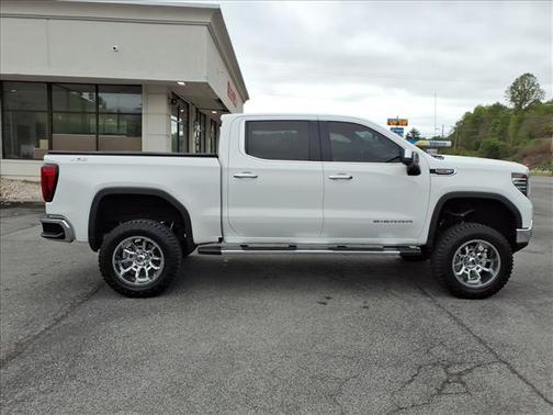 Summit White 2023 GMC Sierra 1500 SLT