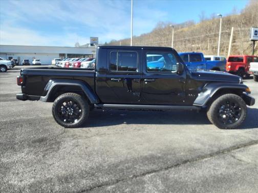 2025 Jeep Gladiator Nighthawk