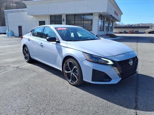 2025 Nissan Altima SR