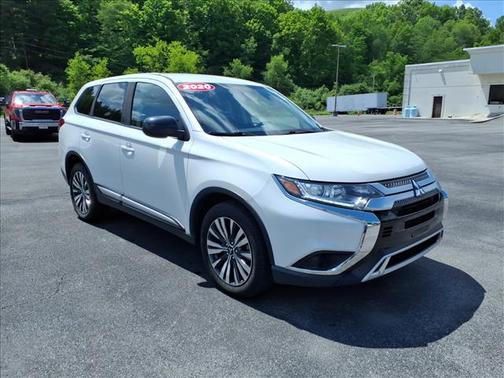 White 2020 Mitsubishi Outlander ES