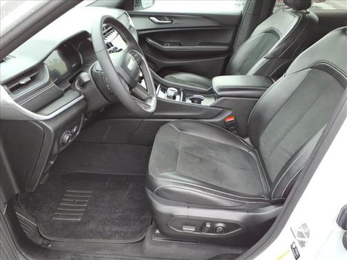 Bright White Clearcoat 2025 Jeep Grand Cherokee Altitude