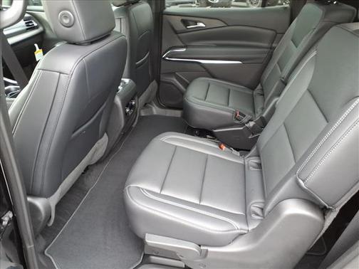 Mosaic Black Metallic 2026 Chevrolet Traverse AWD LT