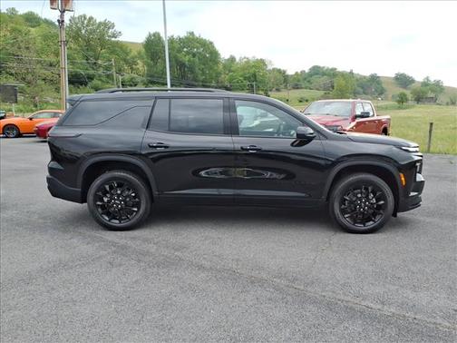 Mosaic Black Metallic 2026 Chevrolet Traverse AWD LT