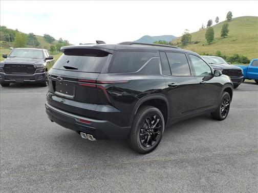 Mosaic Black Metallic 2026 Chevrolet Traverse AWD LT