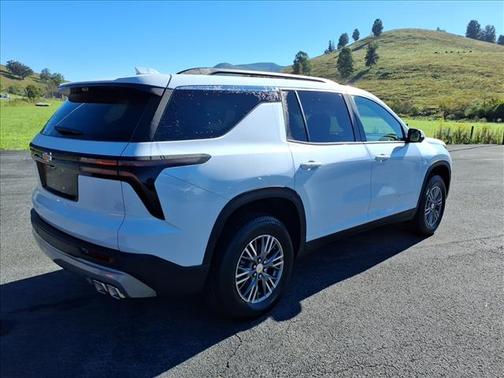 Polar White Tricoat 2027 Chevrolet Traverse AWD LT