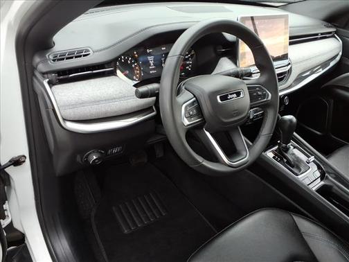 Bright White Clearcoat 2024 Jeep Compass Latitude