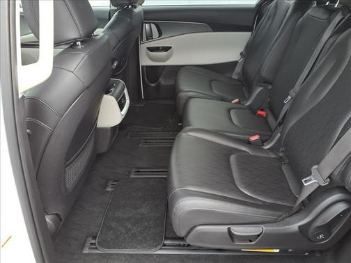 2023 Kia Carnival LX