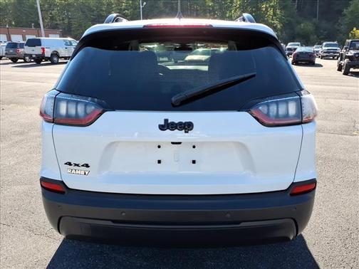 Bright White Clearcoat 2023 Jeep Cherokee Altitude Lux