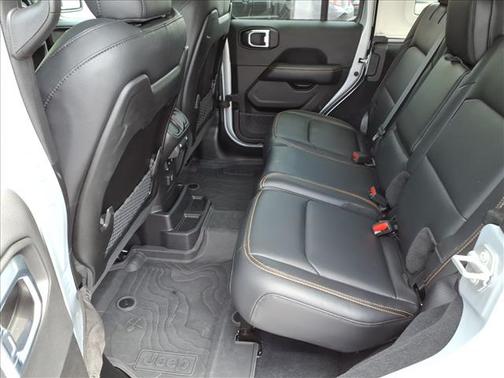 Silver Zynith Clearcoat 2024 Jeep Wrangler Sahara