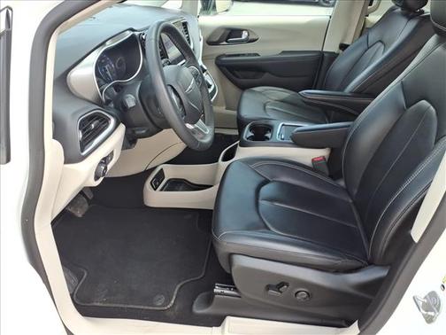 Bright White Clearcoat 2024 Chrysler Pacifica Touring L