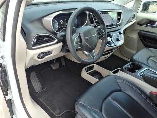 Bright White Clearcoat 2024 Chrysler Pacifica Touring L