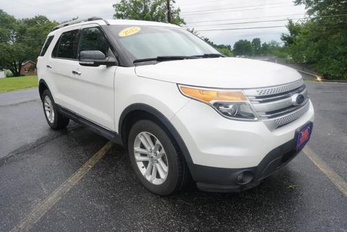 White 2015 Ford Explorer XLT