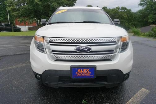 White 2015 Ford Explorer XLT