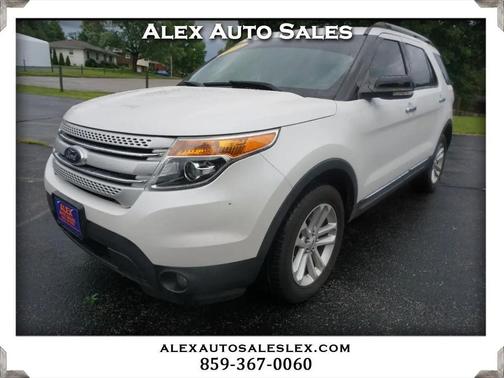 White 2015 Ford Explorer XLT