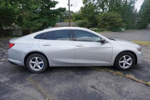 Silver Ice Metallic 2016 Chevrolet Malibu LS