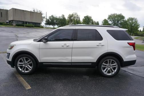 White 2016 Ford Explorer XLT