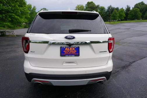 White 2016 Ford Explorer XLT