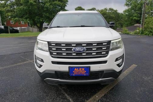 White 2016 Ford Explorer XLT