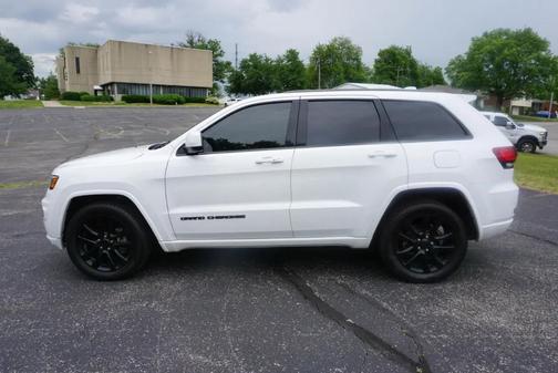 Bright White Clearcoat 2019 Jeep Grand Cherokee Altitude