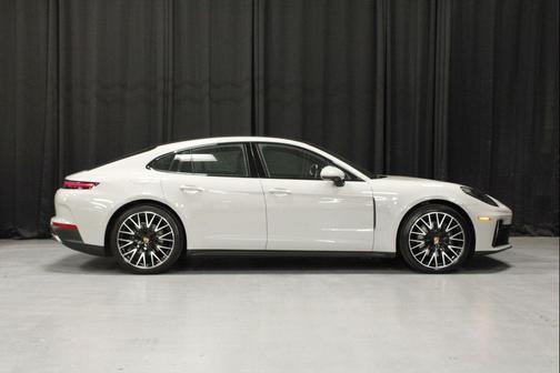 Chalk 2025 Porsche Panamera 4