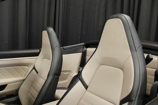 Oak Green Metallic Neo 2026 Porsche 911 Carrera