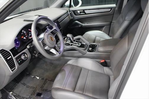 2023 Porsche Cayenne Platinum Edition