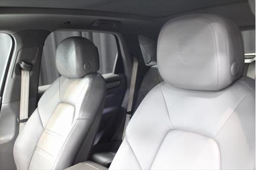 2023 Porsche Cayenne Platinum Edition