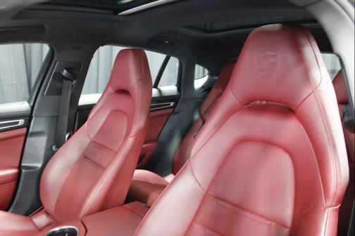 2022 Porsche Panamera 4 Platinum Edition