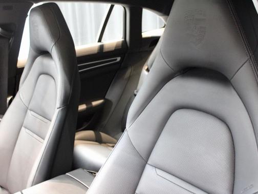 2023 Porsche Panamera 4