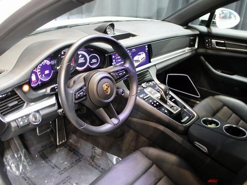 2023 Porsche Panamera 4