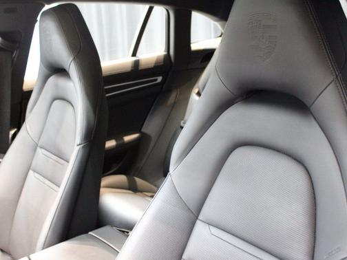 2023 Porsche Panamera 4