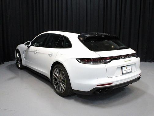 2023 Porsche Panamera 4
