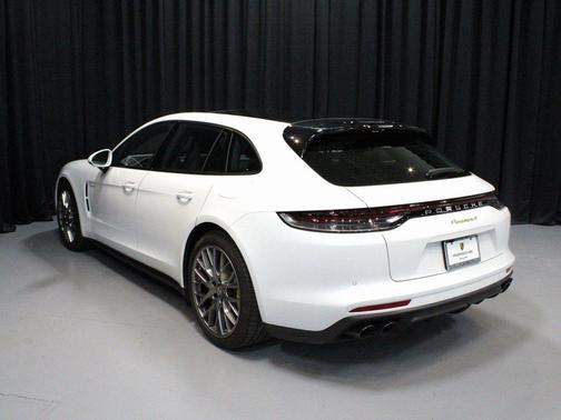 2023 Porsche Panamera 4