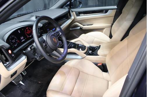 2025 Porsche Cayenne Base