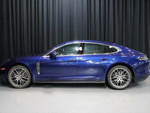 2022 Porsche Panamera 4 Platinum Edition