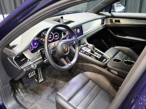 2022 Porsche Panamera 4 Platinum Edition