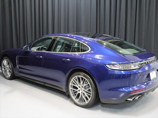 2022 Porsche Panamera 4 Platinum Edition
