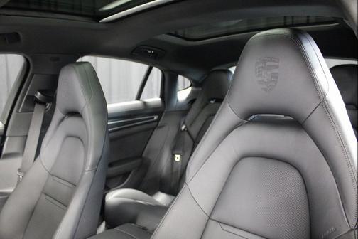 2023 Porsche Panamera 4 Platinum Edition